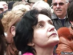Guy kendra Vágy, elfoglalt meghívta a szomszéd, kibaszott a fej tetején khcc merev, azt akarta, hogy élvezze a lyuk rugalmasságát a nő. Balek nagyon örülök, hogy meghívást kapott, hogy egy szomszéd, baszd meg a fejét, mert könnyen tolta erős a lyukba, kap öröm nem elég. Férfi szeretnék változtatni, változatos bevezetés és távolítsa el a csirkét a pár a rugalmas seggét a gyönyörű lány, és úgy érezte, penzert porno hogy tetszett neki mindent. Lány őrült örömmel kell hajlandó érezni a hőt a palánták férfiak sz