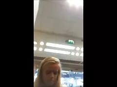 Ez egy vállalati párt az irodában, ahol a csapat valóban működik. Kislány ül kint, iszik, beszél édes beszélni sok különböző témák. Jump egyre inkább úgy érzi, egyre több, és pornofilmek magyarul a nyálka egyre felszabadult, készen áll bármire. A nők a fiatal kor emlékét használják, gyorsan meztelenül. Lehetőségeket teremtenek a fiatal nők számára, nyalogatják a vaginájukat, ők, nem tagadták meg. Aztán a ribancnak meg kellett változtatnia a pozíciót, most pedig a kurva felnőttek érzik a kést a régi no-nál.