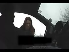 A férje úgy döntött, hogy tárgyal veled a felesége, egy fiatal orosz eladásáról, ingyenpono aki nem fél a kapcsolatoktól, de pénzt igényel. Tehát, miután az embereket a házba helyezte, azt tervezi, hogy elindul. A szerető, a karcsú gyönyörű teljesen levetkőzött, majd le az üzletre. Gyönyörű rákos emberek állnak a péniszben a nedves punciban, Borotvált punciban, kissé nyögni kezdtek, mint az ecstasy. Az ügy befejezésekor a sperma egy új szexuális kapcsolat hátulján áramlik.