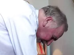 Egy lyukas borotválkozó fiatal lány és barátnője az egyetem helyett egy ágyat választanak, ahol szexelni akarnak. Egyáltalán nem Ruha, Női karcsú show egy szexi pár Kis Mellek, amikor porno filmek ingyen online serkenti a pénisz, tegyük a hüvelybe. Néhány perc szexuális kapcsolat után a partner nem tudja elviselni a hüvelyben való spermát. Aztán megszorította a spermát, majd olajozott moncsija héja, nagy farok.