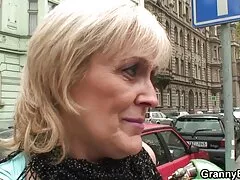 Egy szőke, test alakú fényes meglepetés fogadja a fekete ember, meg akarja mutatni magát, mint egy tiszt a ingyen pornó casting vendéglátás lányok, élvezze vele egy ágyban hófehér a szájában meleg, nedves, szűk punci tele barátság.