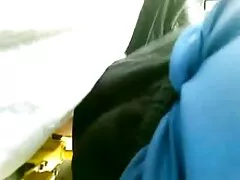 Egy vonzó feleség, aki ült a kanapén, találkozott a férjével, hogy jöjjön haza a munkából, provokáló neki, hogy fasz. Néhány perc múlva mindketten hazi porno levetkőznek, folytatják a szexet, orális, ez még izgatottabbá teszi az embereket. Közvetlenül azután, hogy a kakas tele van vérrel, a lyuk nedves, mint lehetséges, és a csirke kezdődik. Ez egy szexuális kapcsolat, mindenki hangosan kiabál, nagyon szórakoztatónak érzi magát, végül, a cum áramlása a nő arcán.