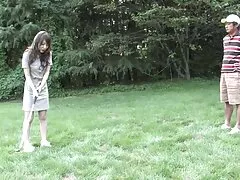 Egy sokkoló videó, hogy a bátorság, amelyben egy lány, karcsú és bájos, pózol szinte meztelenül a téren, a város központjában, ugyanazon a szex pornó magyarul helyen, előtt ezek az emberek megy nyaralni, firkál a képernyőn, szopás, forró a fiúk a szeretet és a szellem, hogy a puncija vízben áztatott.