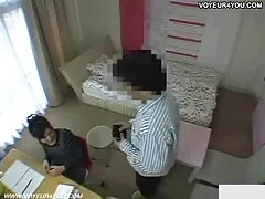 Az öreg hölgy nagyon szívesen régi sexfilmek eszik néha leszbikus szexuális gyakorlatot. Az elegancia a felnőttek játszanak trükkök egymást, csak nézd meg ezt a gyönyörű, simogató ribanc kiválóság. Felváltva simogatta a farkad, majd eléri az orgazmus régóta várt.